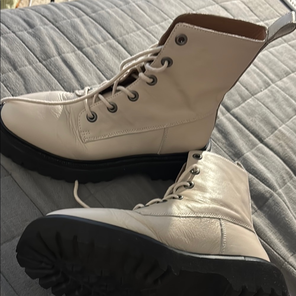 Women's  Cream Lace-Up Boots